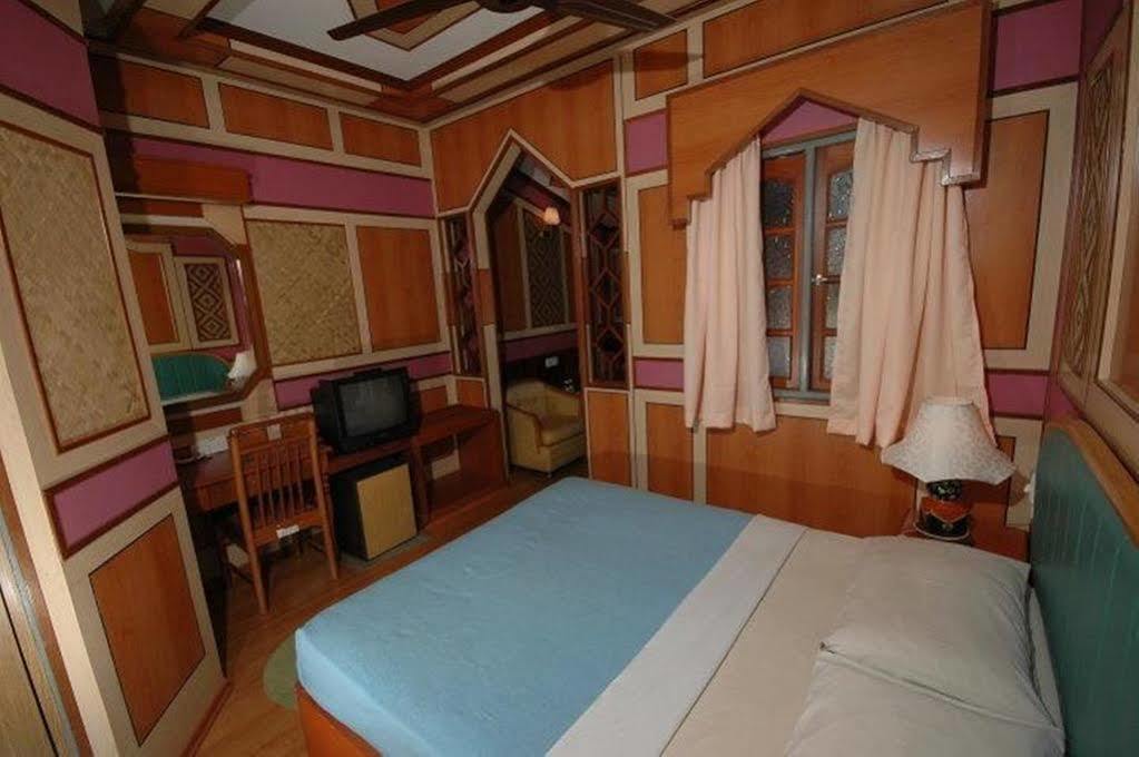 Shari La Island Resort Kampong Pasir Hantu Zewnętrze zdjęcie